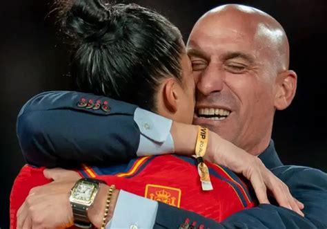 La FIFA suspendió provisionalmente a Luis Rubiales tras la polémica por el beso no consensuado a la futbolista Jennifer Hermoso